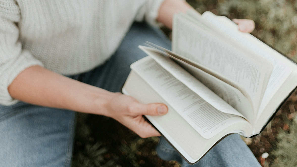 A woman flips through her Bible